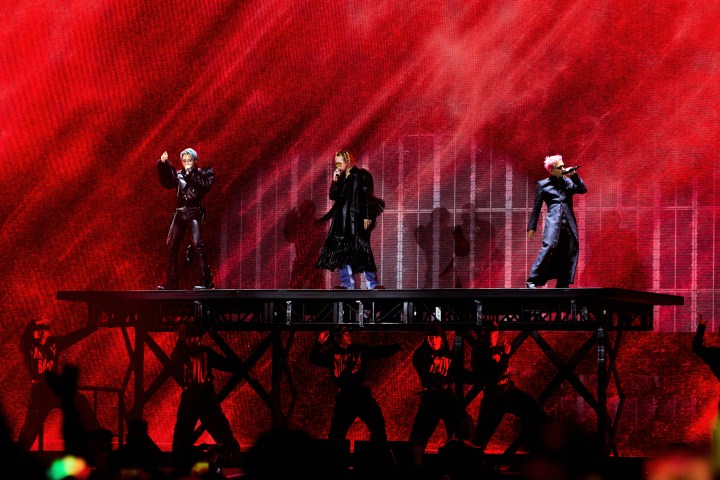 BIGBANG Goes Big For Oakland Coliseum Show - Asia Blooming